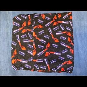 Lularoe leggings in Lipstick print